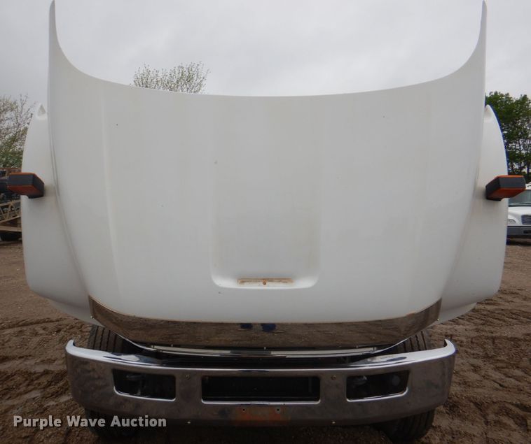 image for item DL0039 2012 Ford F750 XL  lube truck