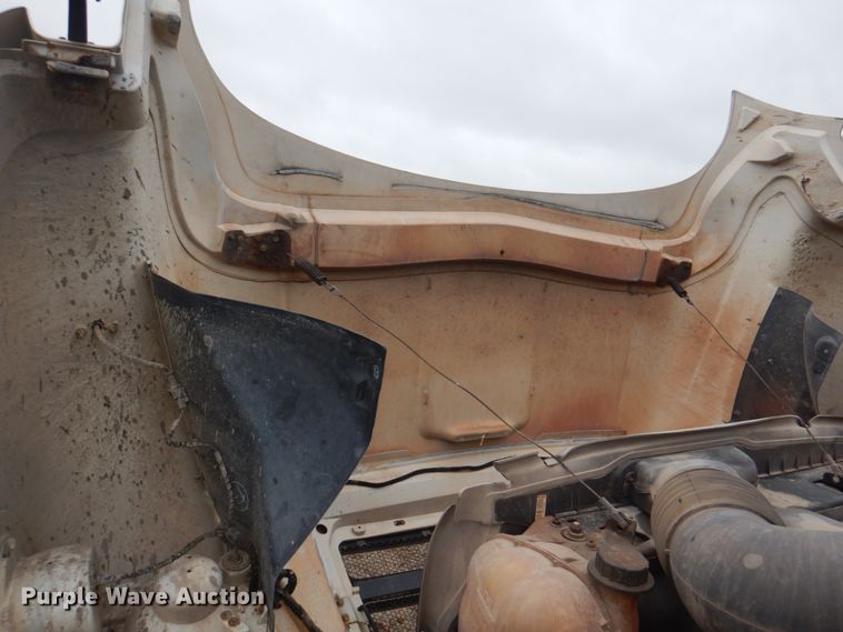 image for item DL0039 2012 Ford F750 XL  lube truck