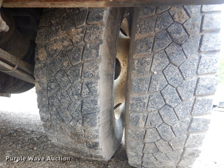 image for item DL0039 2012 Ford F750 XL  lube truck