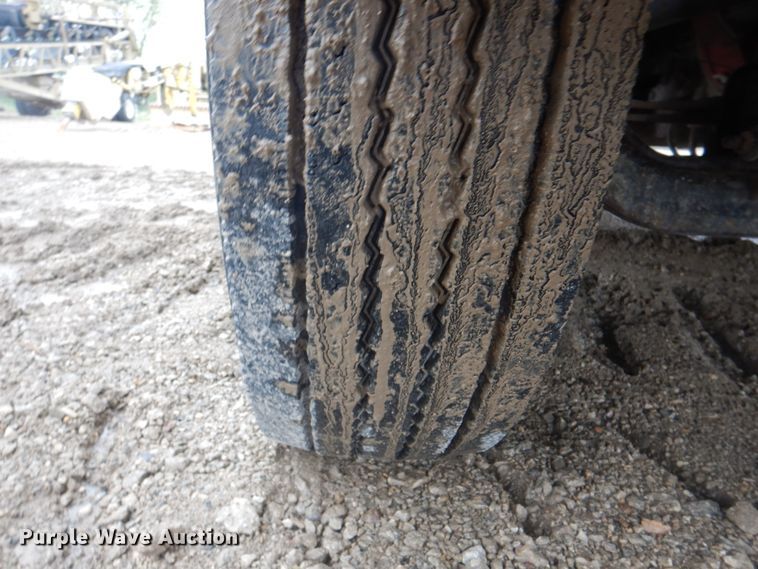 image for item DL0039 2012 Ford F750 XL  lube truck