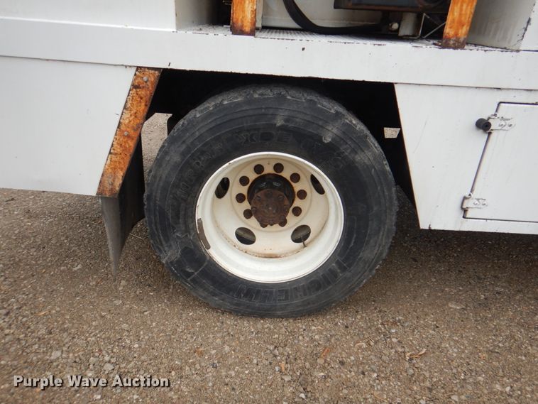 image for item DL0039 2012 Ford F750 XL  lube truck