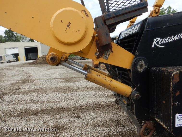 image for item DL0045 1998 Vermeer P185  cable plow