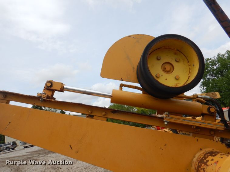 image for item DL0045 1998 Vermeer P185  cable plow