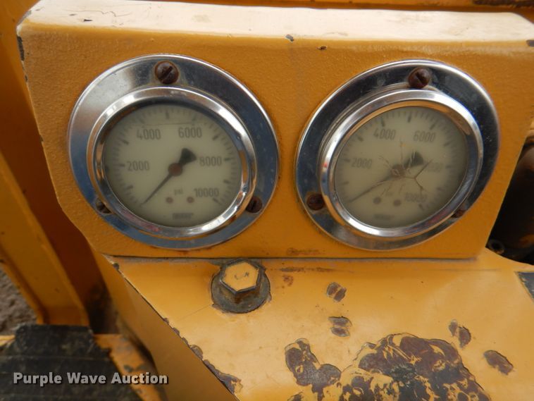 image for item DL0045 1998 Vermeer P185  cable plow