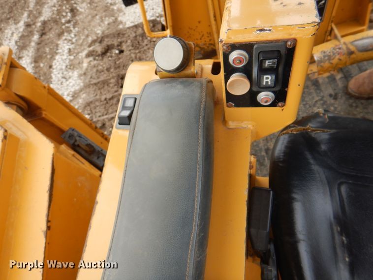 image for item DL0045 1998 Vermeer P185  cable plow