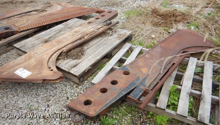 image for item DL0047 (2) vibratory cable plow blades