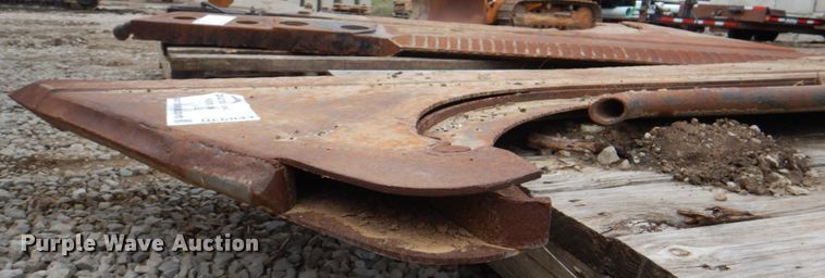 image for item DL0047 (2) vibratory cable plow blades