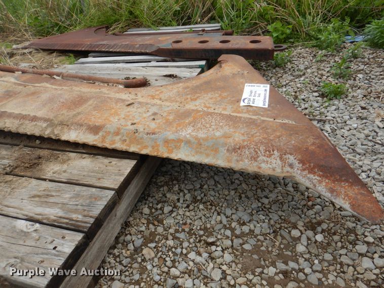 image for item DL0047 (2) vibratory cable plow blades