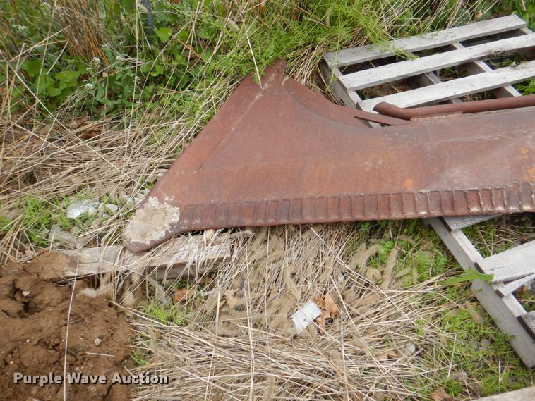 image for item DL0047 (2) vibratory cable plow blades