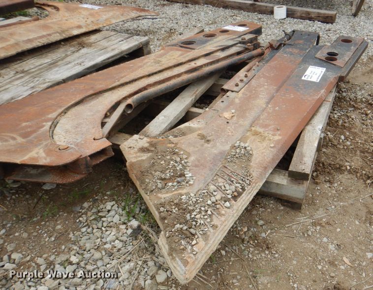 image for item DL0048 86.5" vibratory cable plow blade