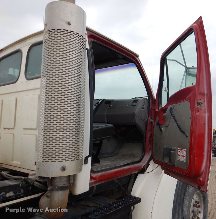 image for item DL8024 2000 Sterling L9500  ready mix truck