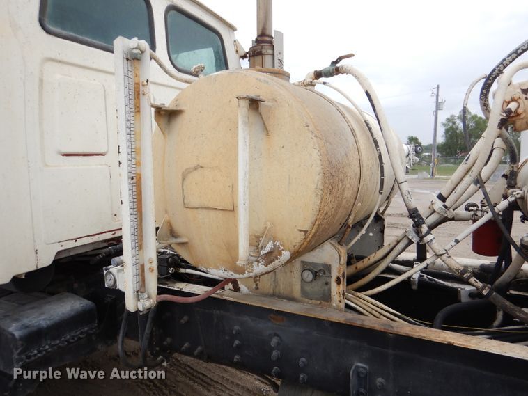 image for item DL8024 2000 Sterling L9500  ready mix truck