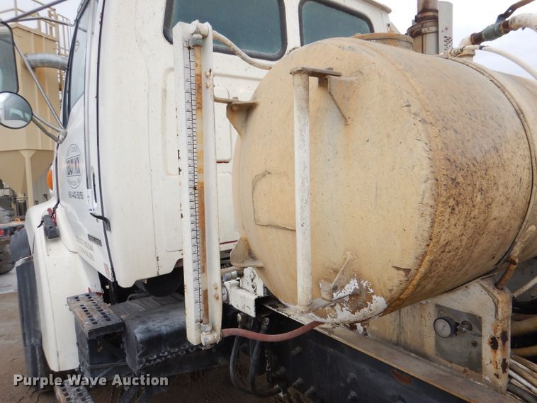 image for item DL8024 2000 Sterling L9500  ready mix truck