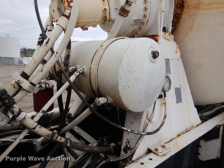 image for item DL8024 2000 Sterling L9500  ready mix truck