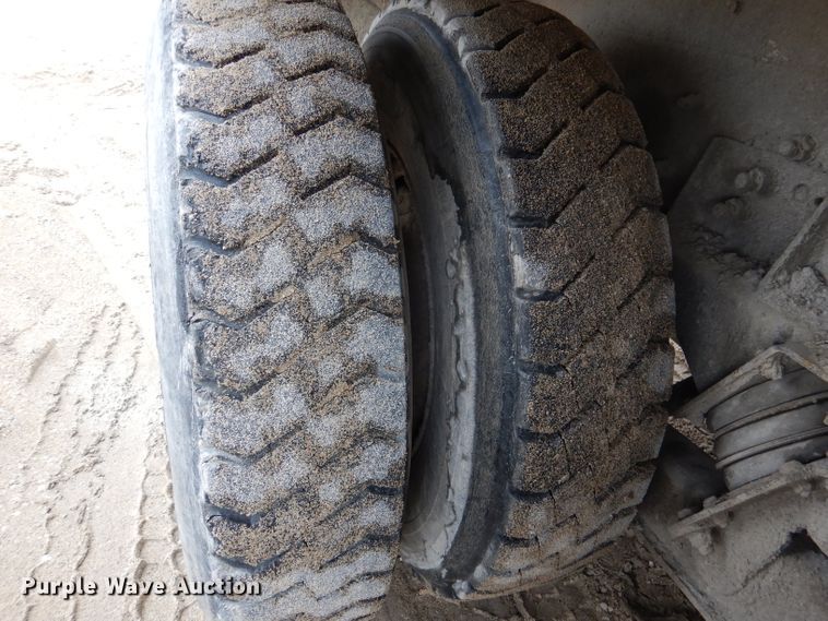 image for item DL8024 2000 Sterling L9500  ready mix truck