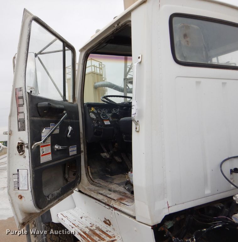 image for item DL8025 1994 Ford L9000  ready mix truck