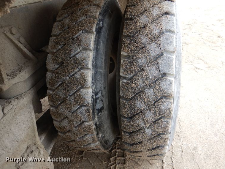 image for item DL8025 1994 Ford L9000  ready mix truck