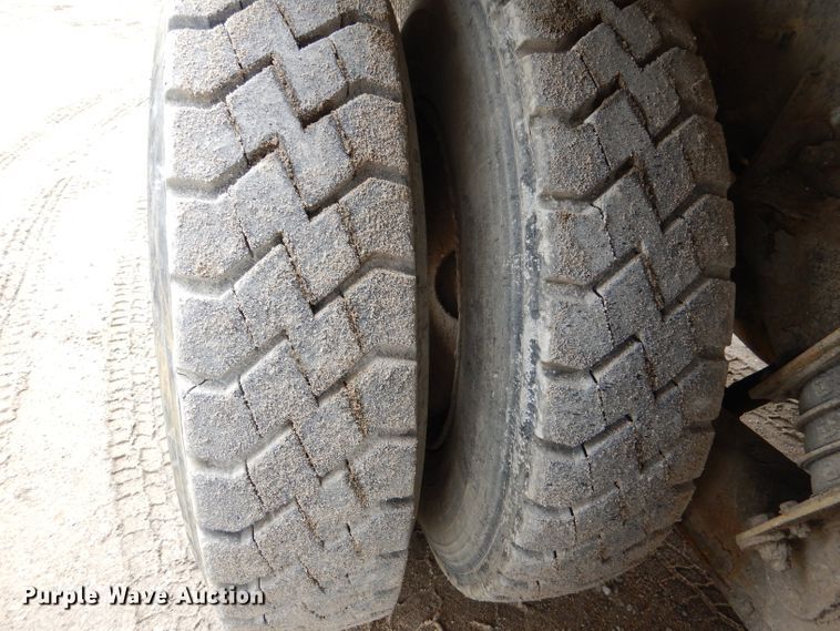 image for item DL8028 1999 Sterling LT9511  ready mix truck