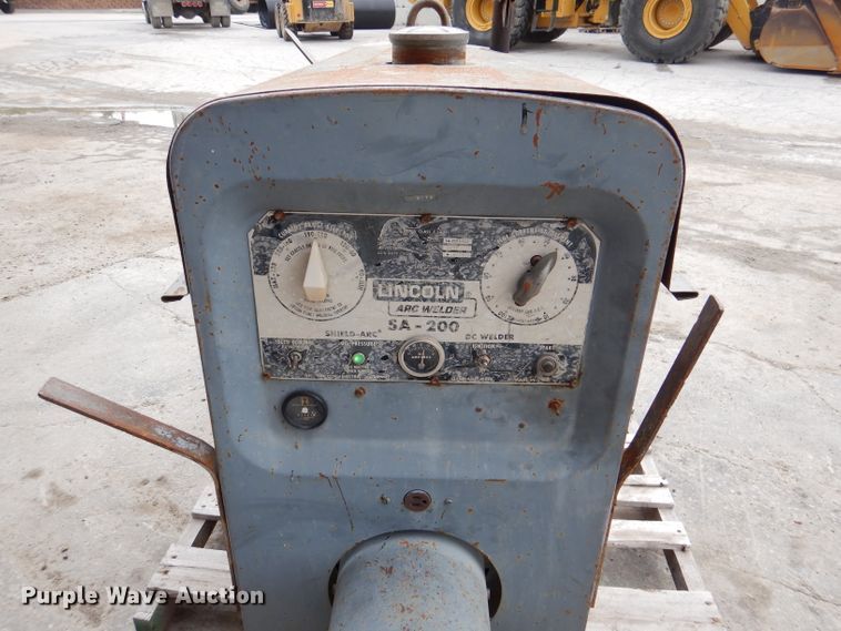 image for item DL8093 Lincoln SA200F163 arc welder