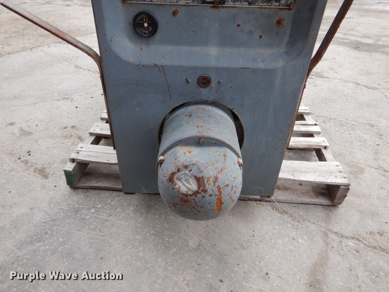 image for item DL8093 Lincoln SA200F163 arc welder