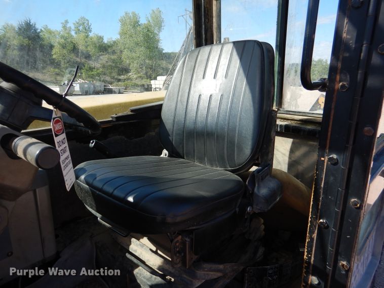 image for item DL8152 1998 Caterpillar TH82  telehandler