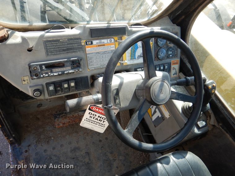 image for item DL8152 1998 Caterpillar TH82  telehandler