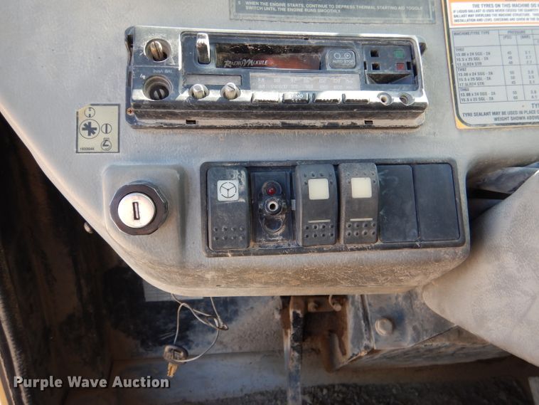 image for item DL8152 1998 Caterpillar TH82  telehandler