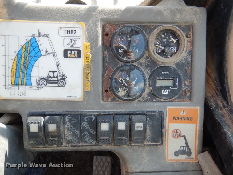 image for item DL8152 1998 Caterpillar TH82  telehandler