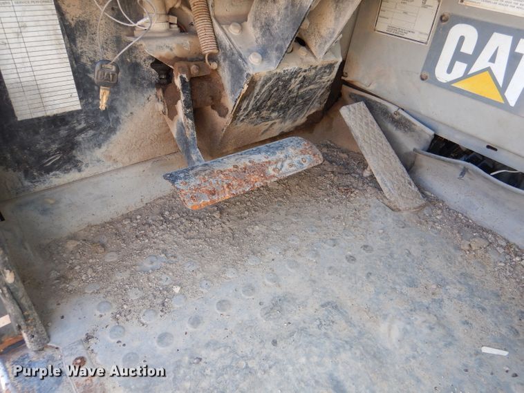 image for item DL8152 1998 Caterpillar TH82  telehandler