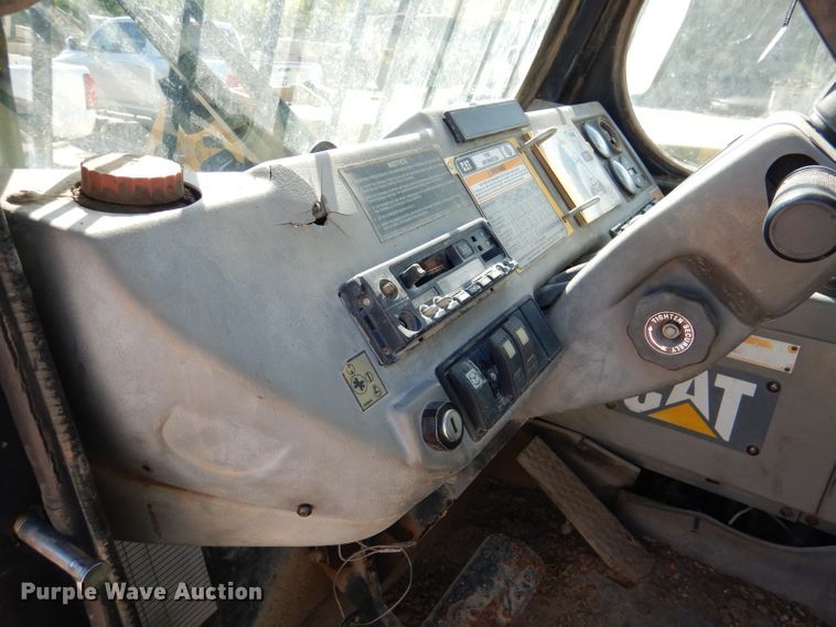 image for item DL8152 1998 Caterpillar TH82  telehandler