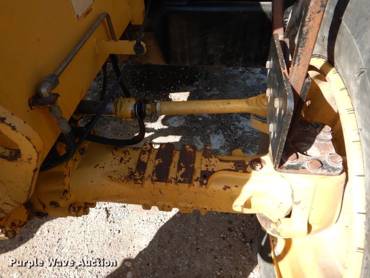 image for item DL8152 1998 Caterpillar TH82  telehandler