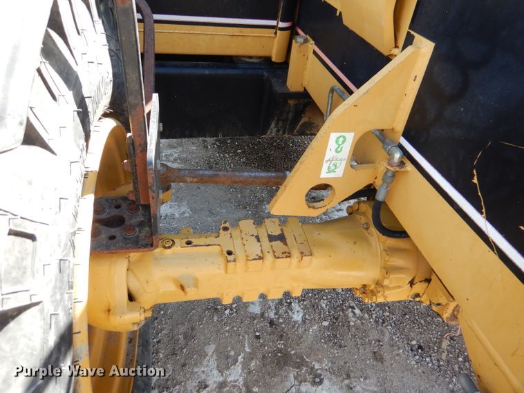 image for item DL8152 1998 Caterpillar TH82  telehandler