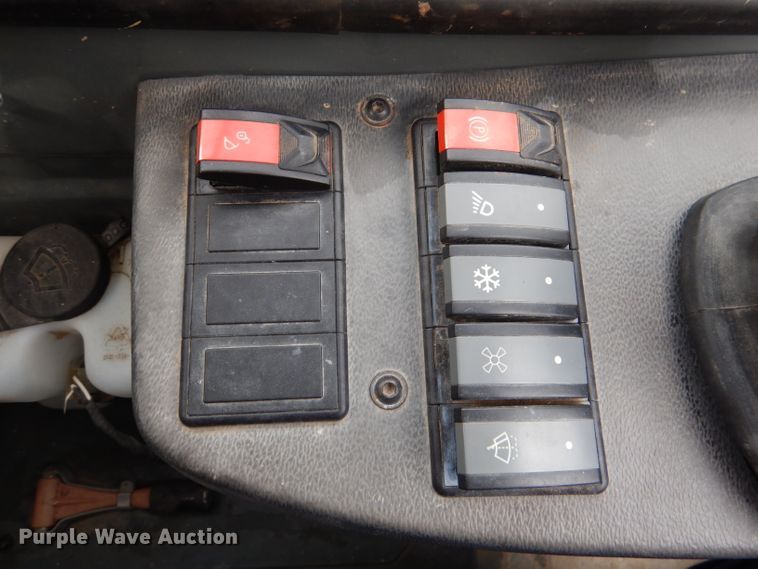 image for item DL8214 2015 Wacker Neuson SW24  skid steer loader