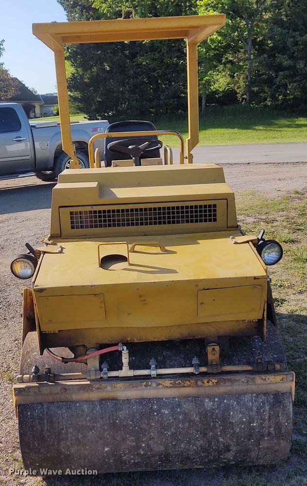 image for item DM0996 1990 Caterpillar CB224B  double drum roller