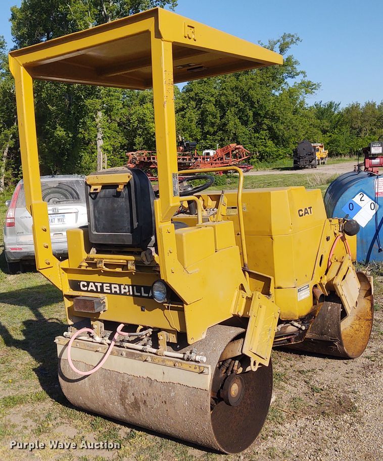 image for item DM0996 1990 Caterpillar CB224B  double drum roller