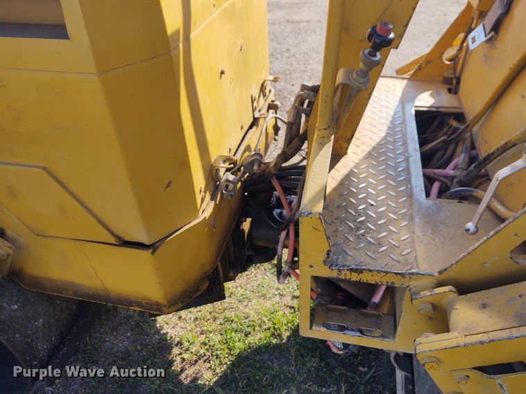 image for item DM0996 1990 Caterpillar CB224B  double drum roller