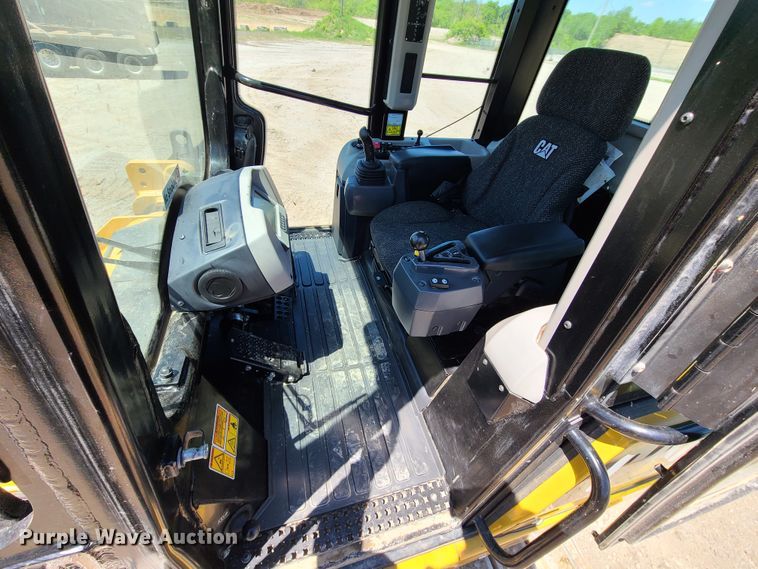 image for item DN5527 2018 Caterpillar 963K  track loader