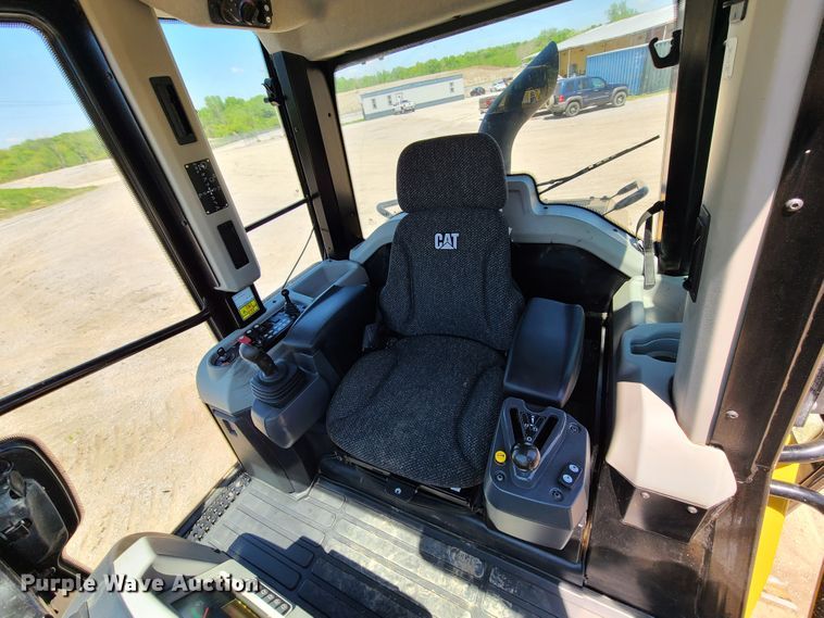 image for item DN5527 2018 Caterpillar 963K  track loader