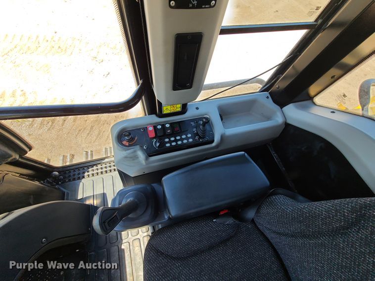 image for item DN5527 2018 Caterpillar 963K  track loader