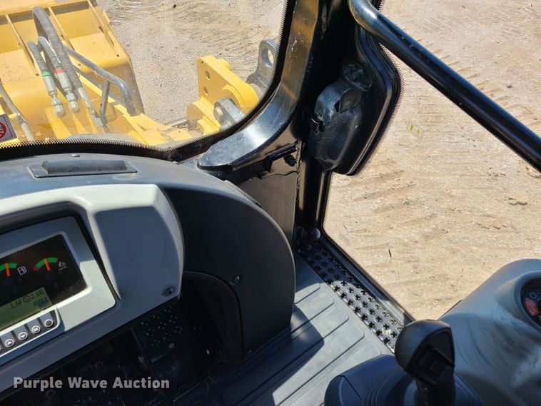 image for item DN5527 2018 Caterpillar 963K  track loader