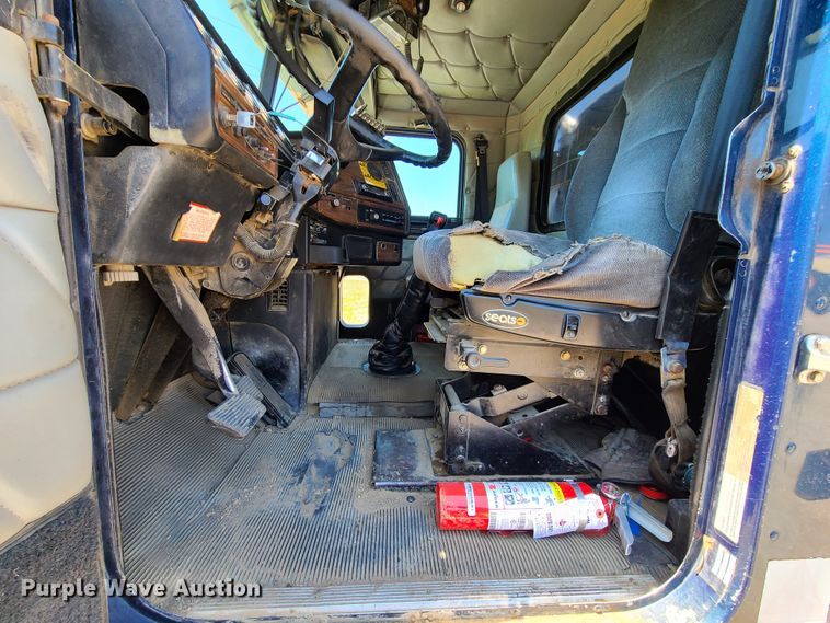 image for item DN5529 1994 Freightliner FLD120  dump truck