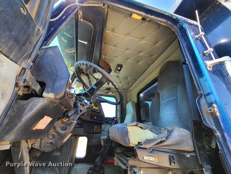 image for item DN5529 1994 Freightliner FLD120  dump truck