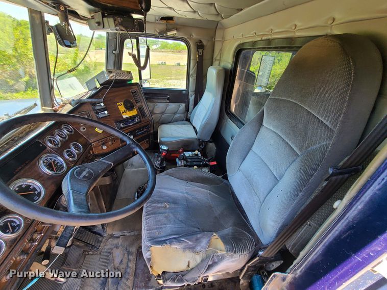 image for item DN5529 1994 Freightliner FLD120  dump truck