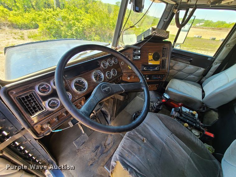 image for item DN5529 1994 Freightliner FLD120  dump truck