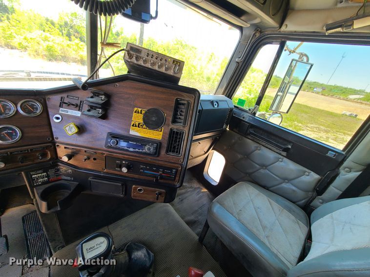 image for item DN5529 1994 Freightliner FLD120  dump truck