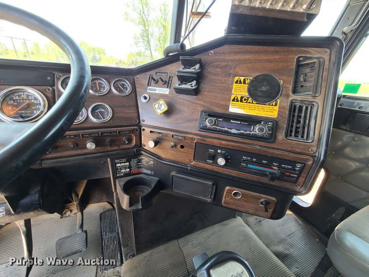 image for item DN5529 1994 Freightliner FLD120  dump truck