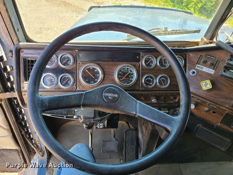 image for item DN5529 1994 Freightliner FLD120  dump truck