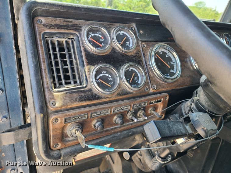 image for item DN5529 1994 Freightliner FLD120  dump truck