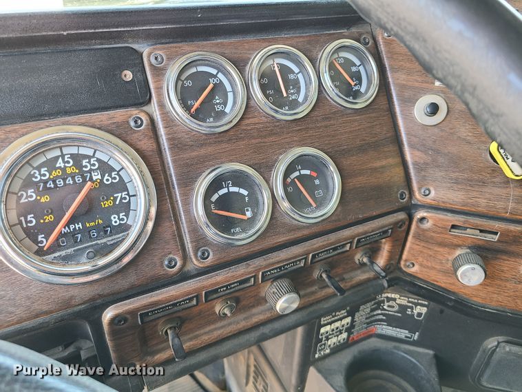 image for item DN5529 1994 Freightliner FLD120  dump truck