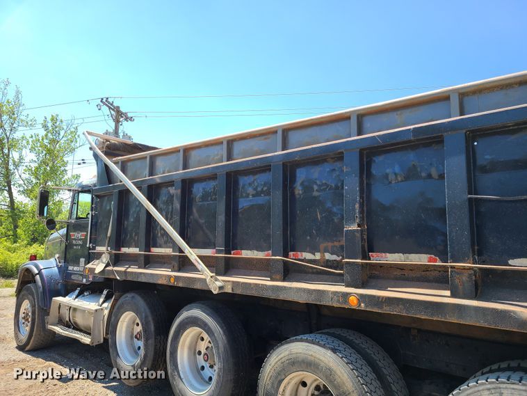 image for item DN5529 1994 Freightliner FLD120  dump truck